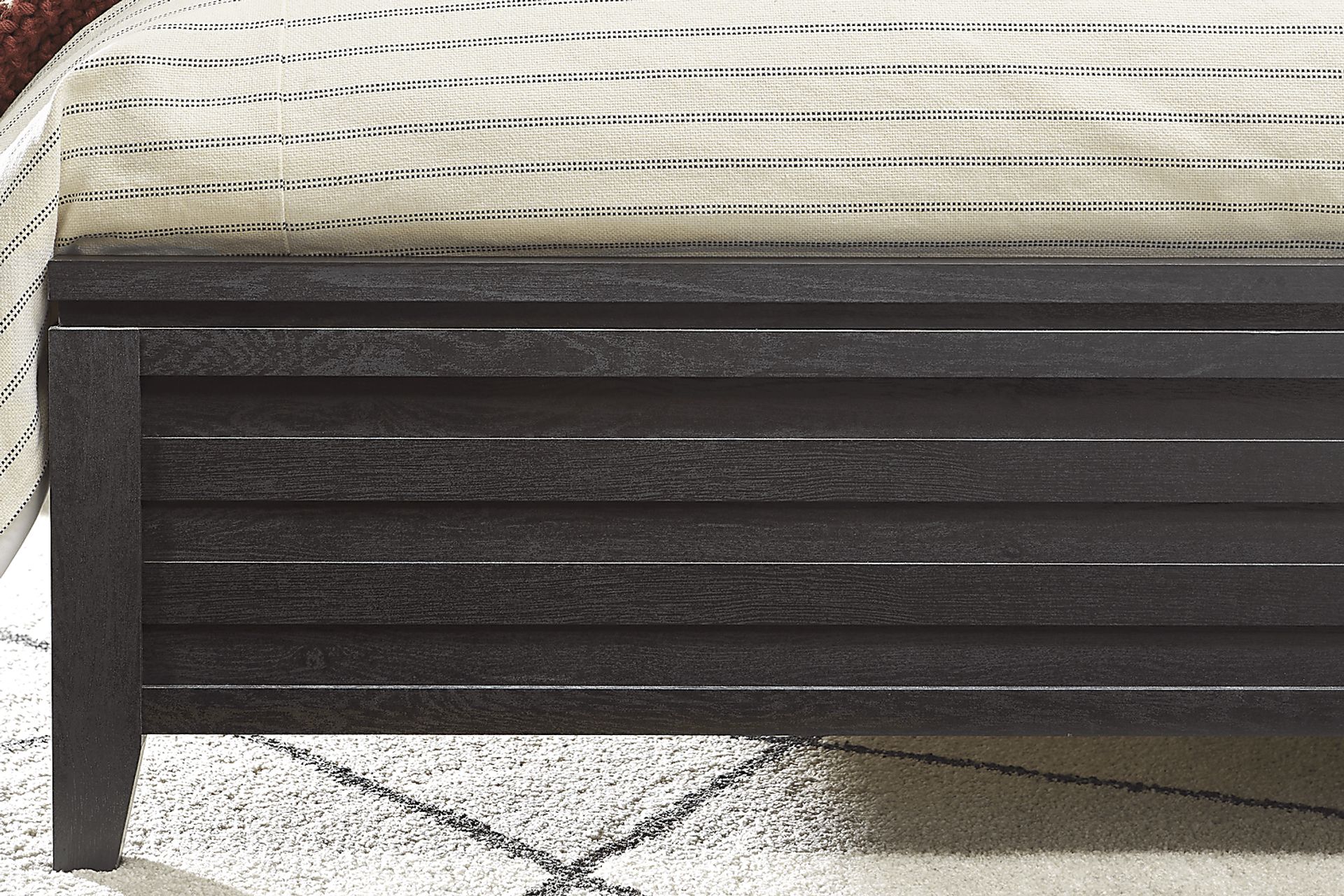 Ellenbrook Black 5 Pc Queen Panel Bedroom - Image 4