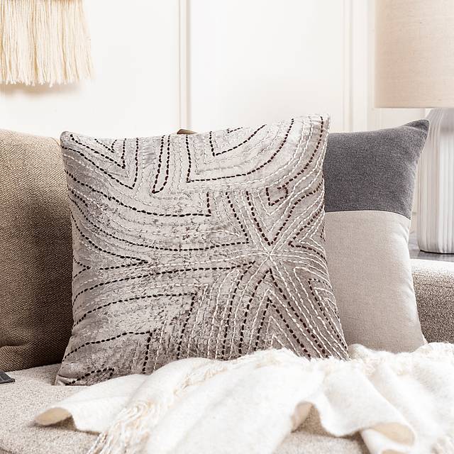 Elluna Gray Accent Pillow - Thumbnail - Image 4