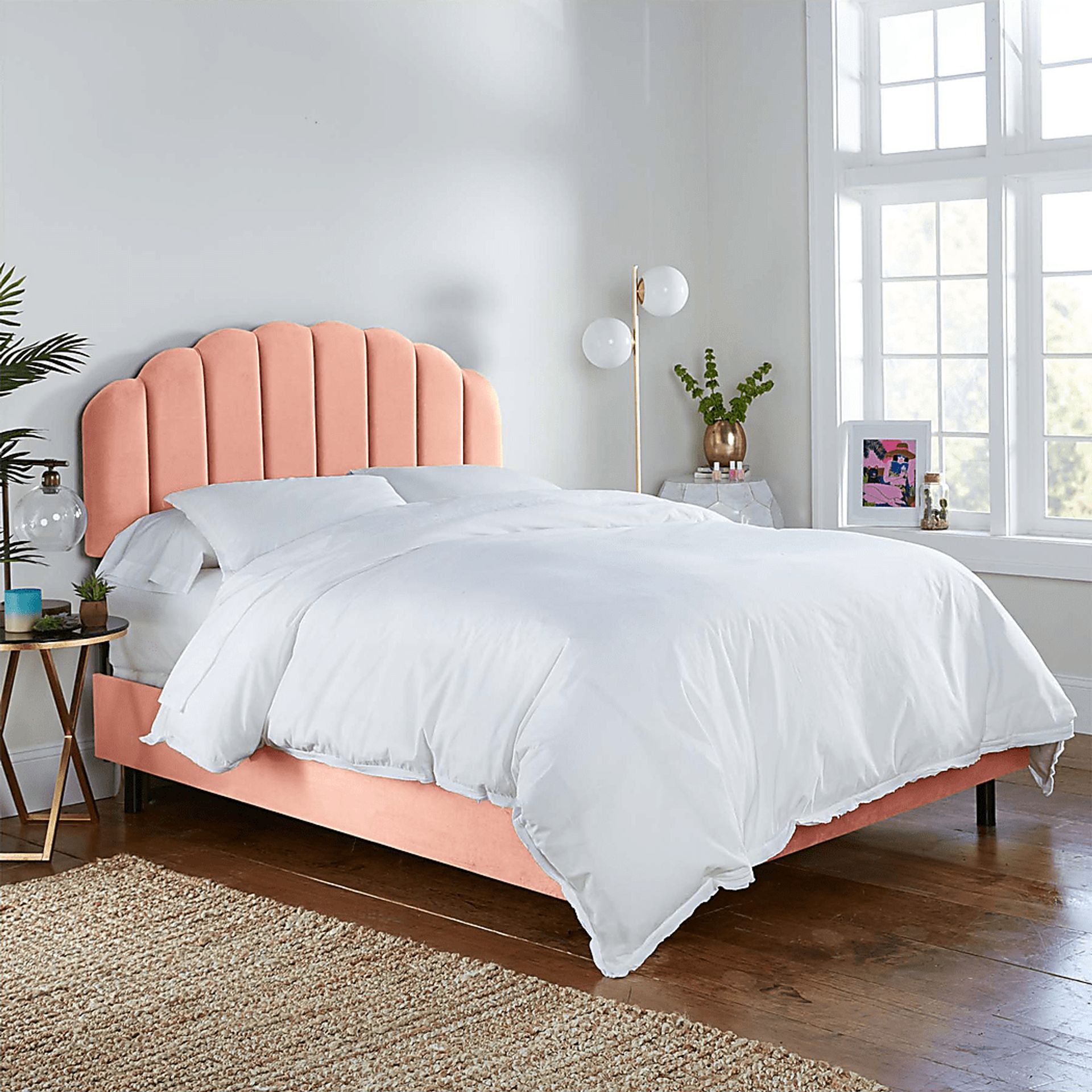 Eloisan Pink King Bed - Image 5