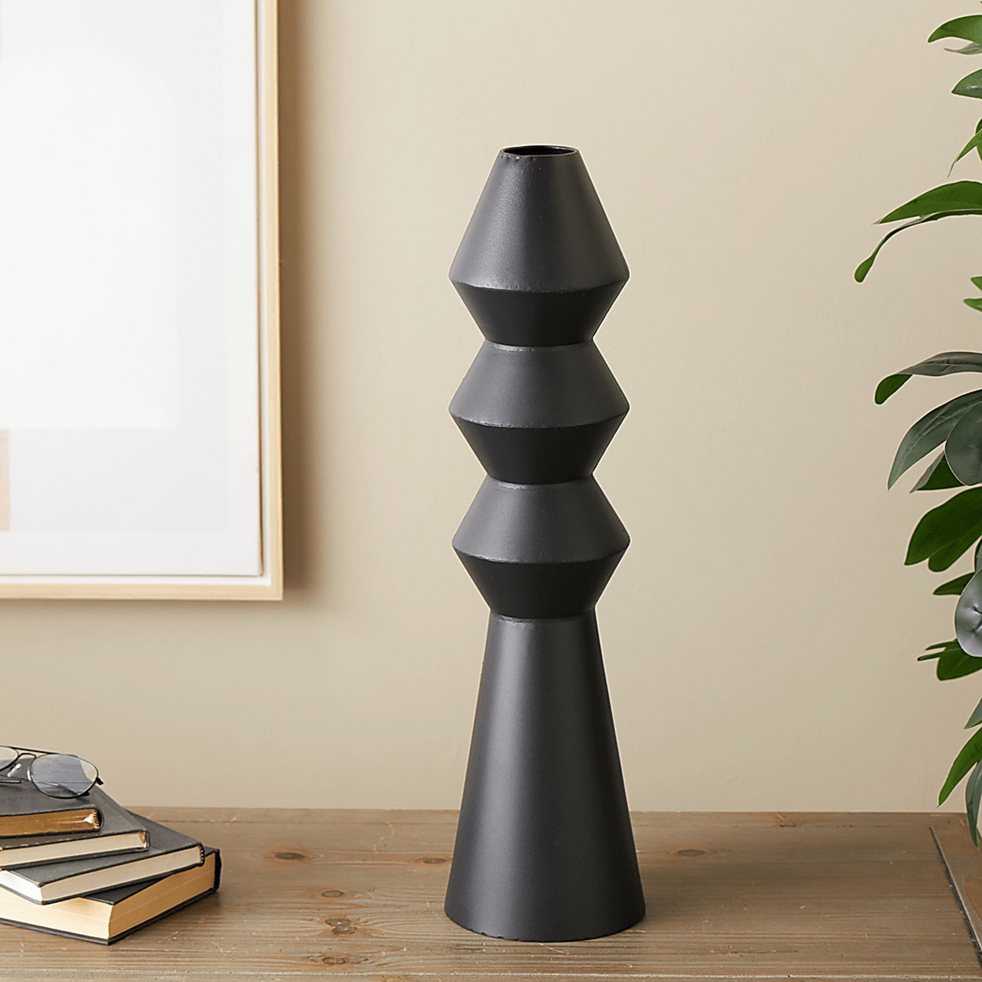 Elori Black Vase - Image 2