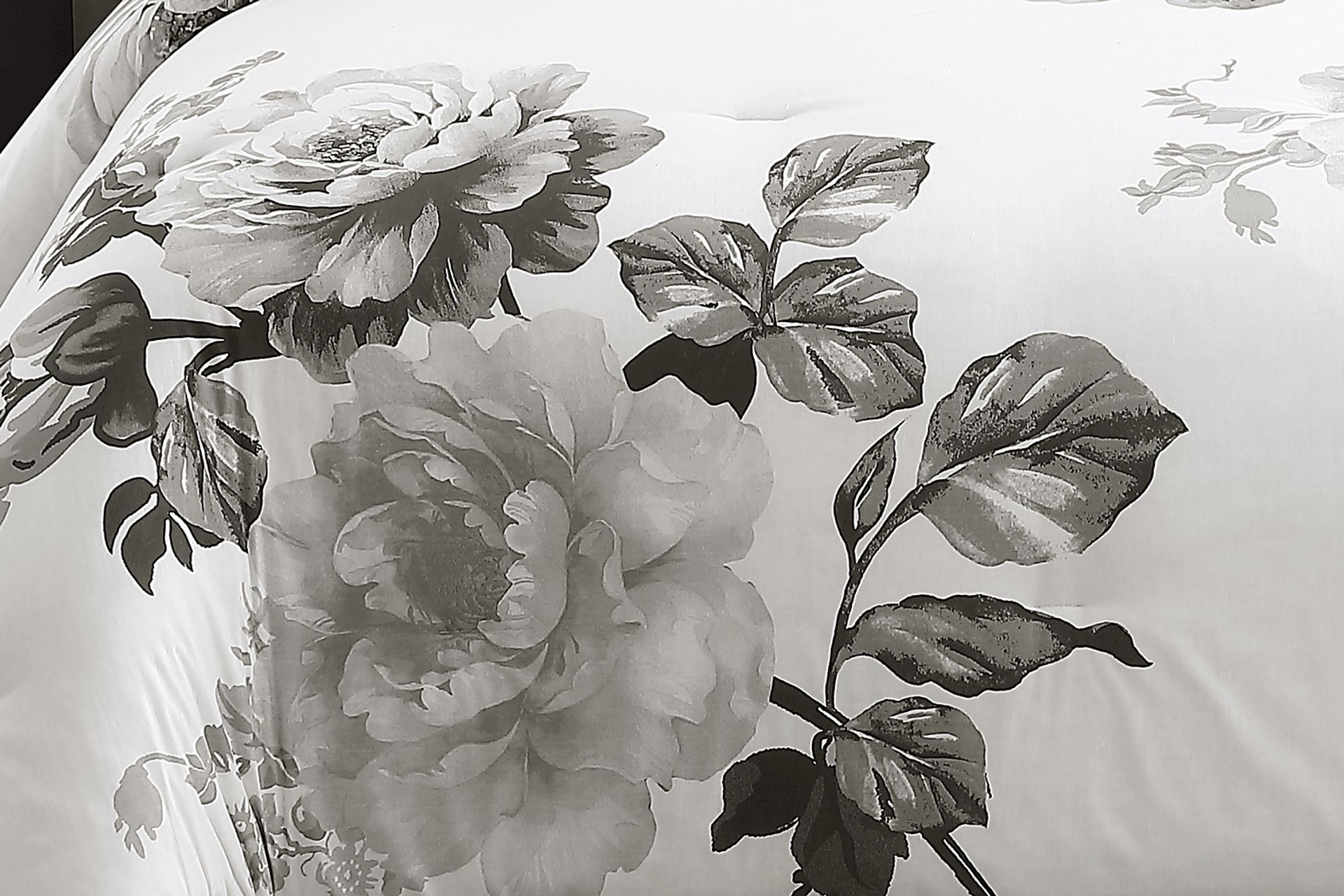 Elrissa Cream Black 7 Pc King Comforter Set - Image 3