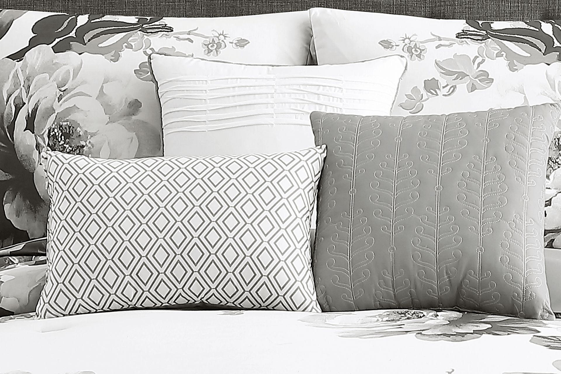 Elrissa Cream Black 7 Pc King Comforter Set - Image 5