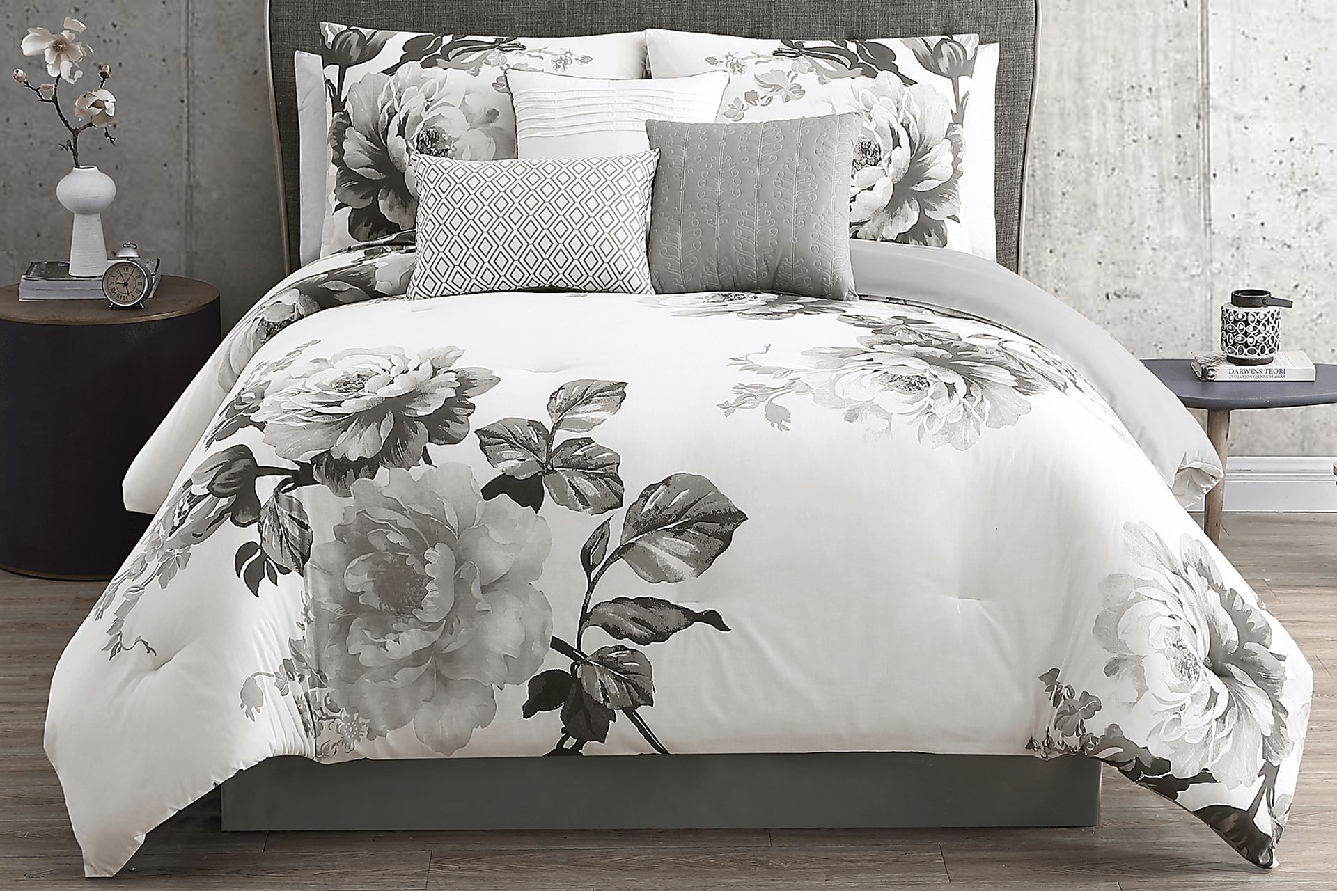 Elrissa Cream Black 7 Pc King Comforter Set - Image 1