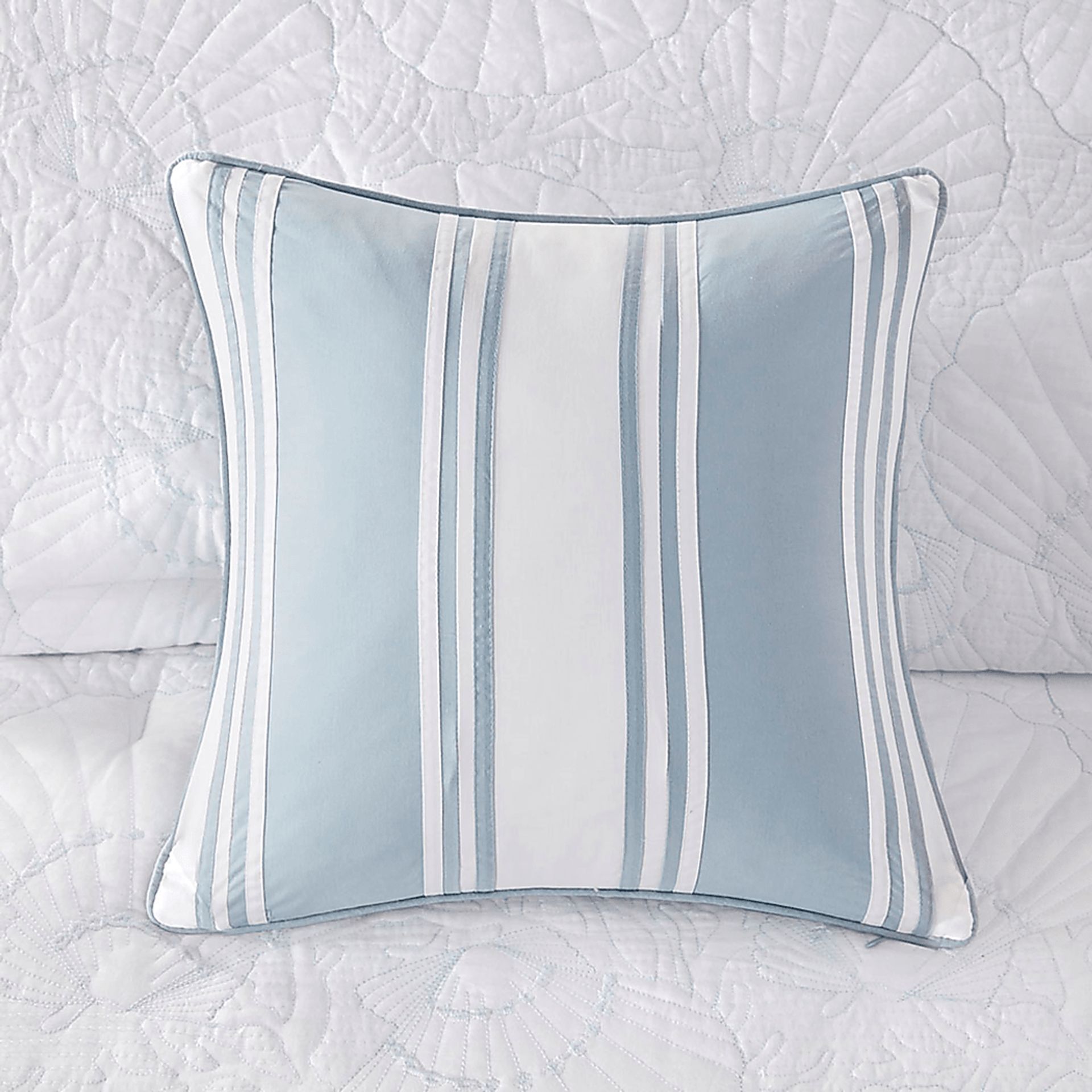 Emilisa White Queen Comforter Set - Image 12