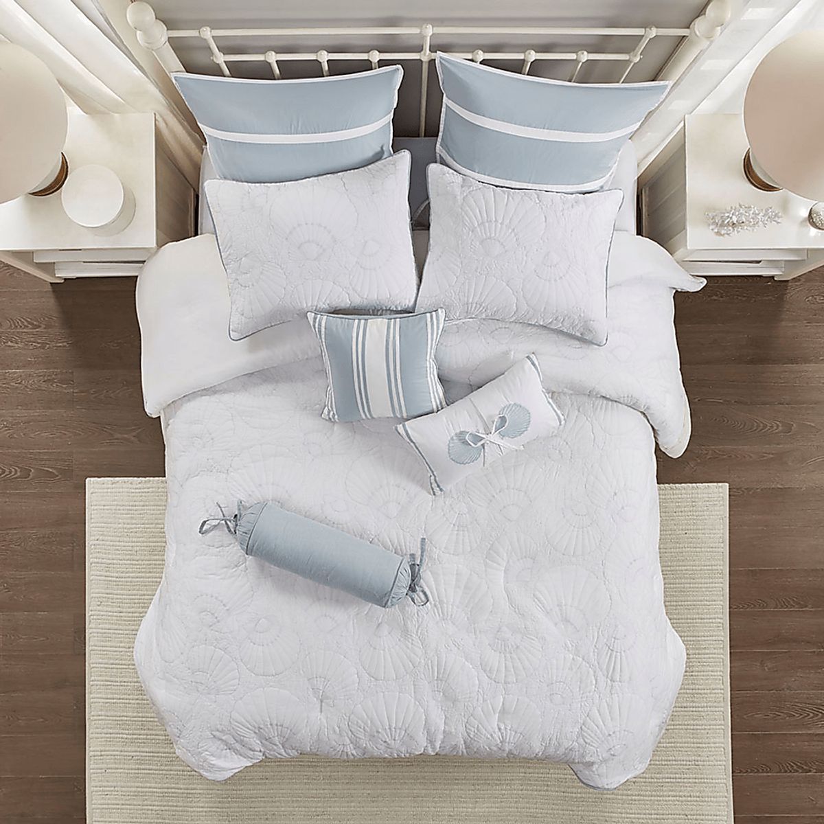 Emilisa White Queen Comforter Set | Rooms To Go
