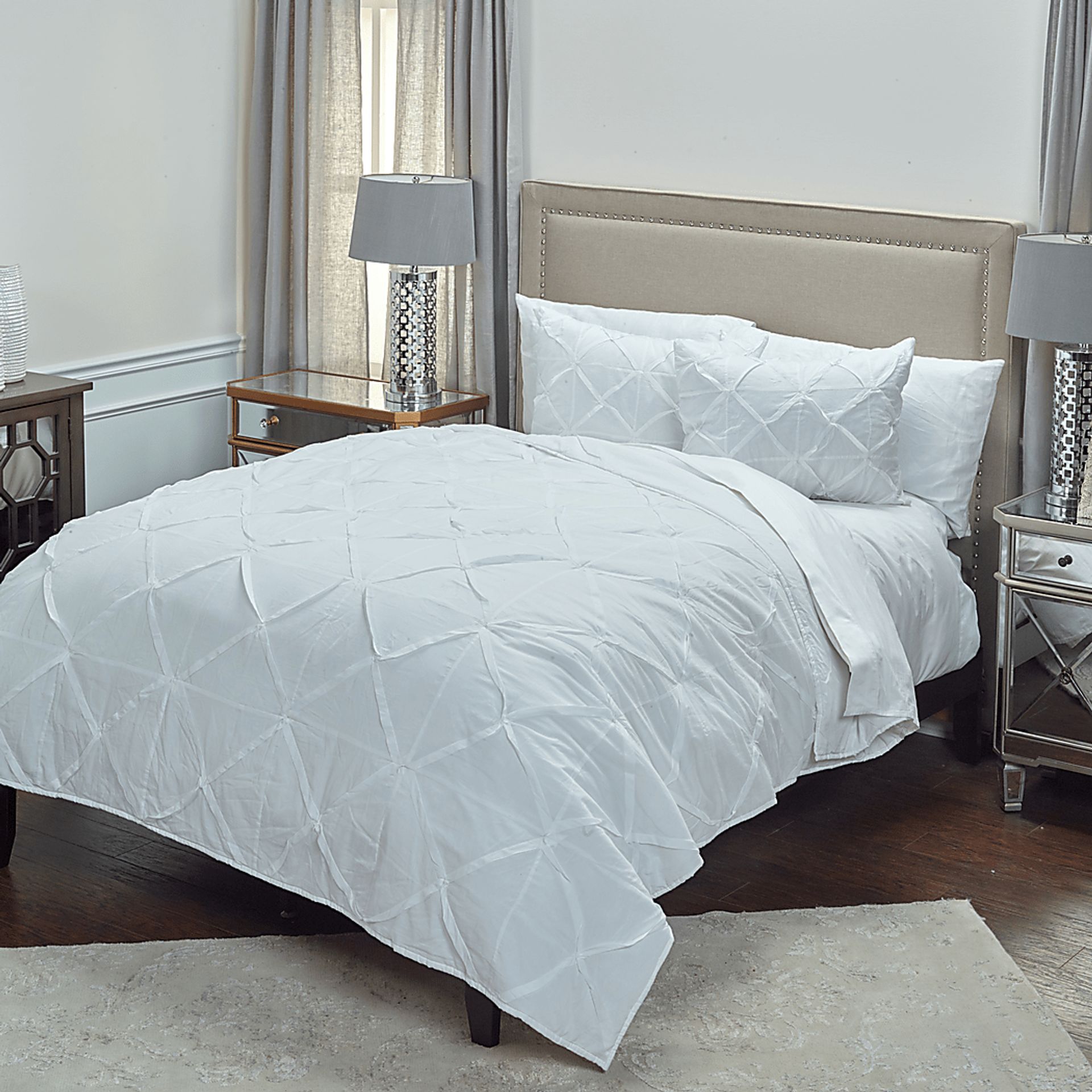 Emiliya White Queen Quilt - Image 2