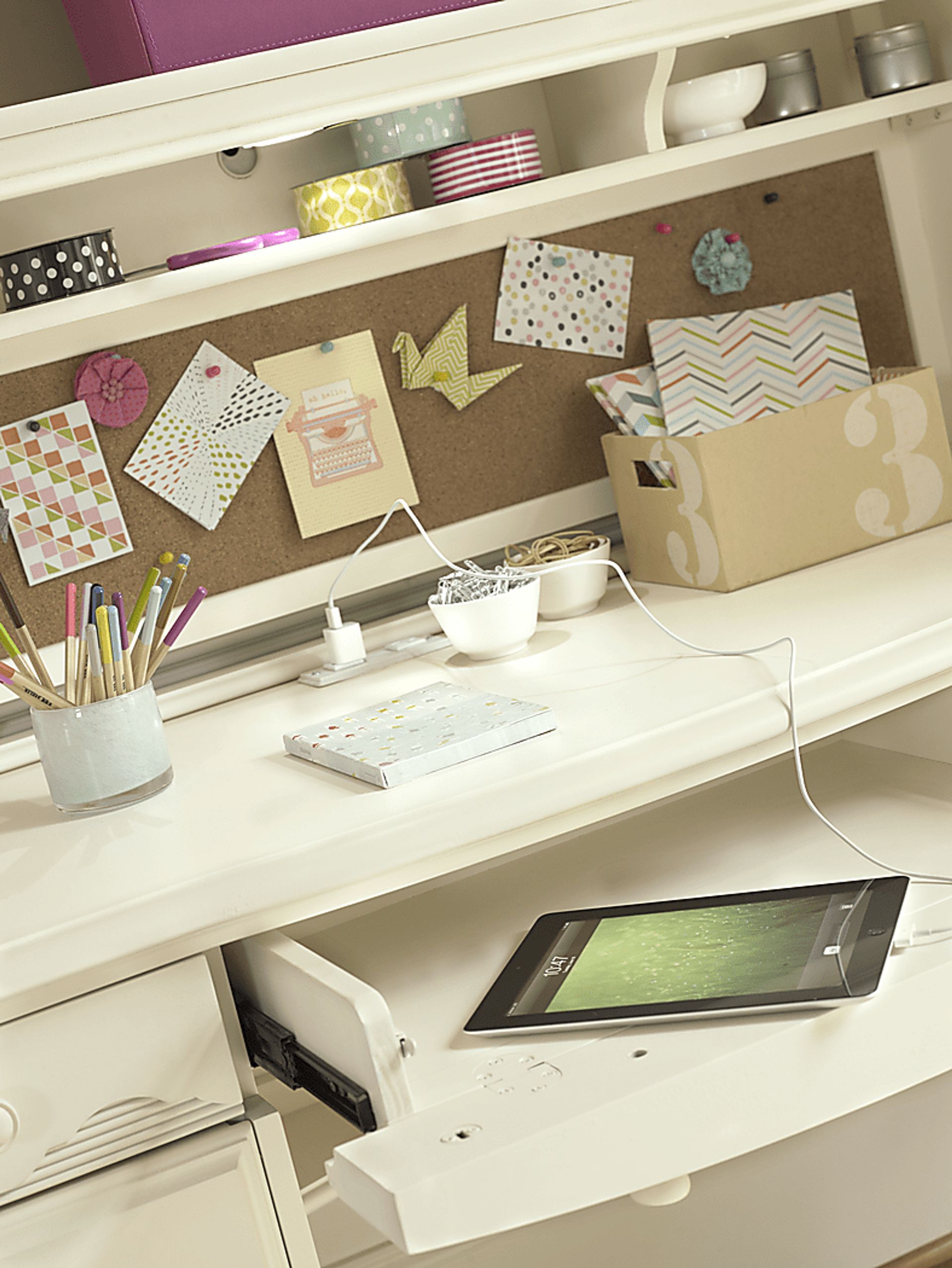 Emma's Escape White Wash Desk & Hutch - Image 3
