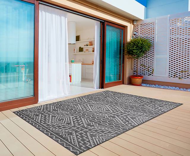 Emspool Black 5'3 x 7'7 Indoor/Outdoor Rug - Thumbnail - Image 2