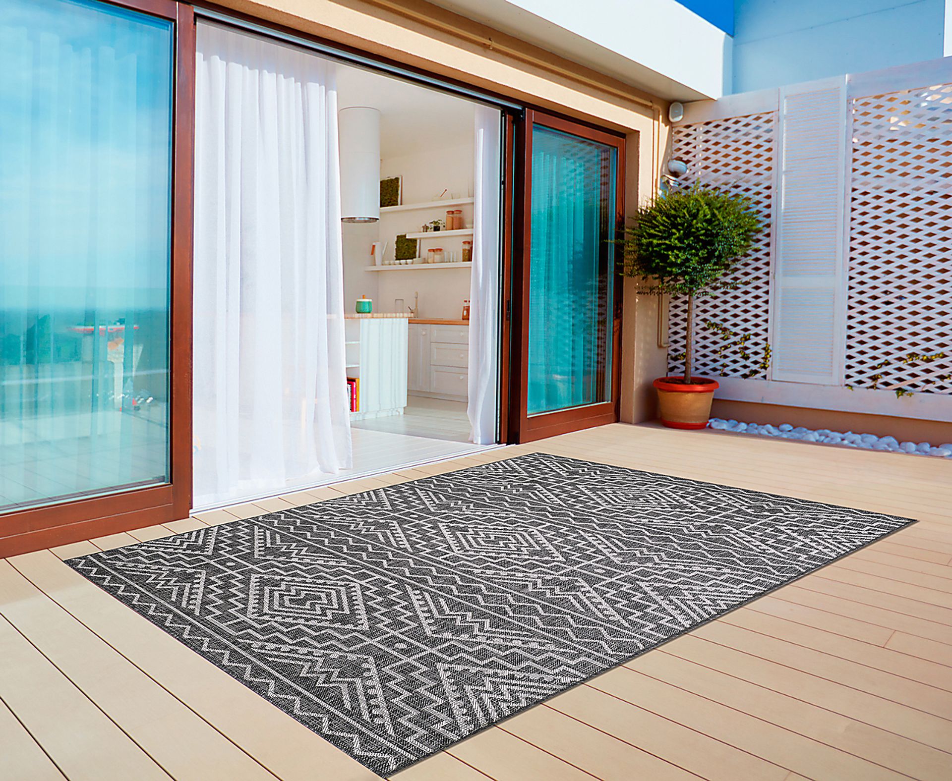 Emspool Black 5'3 x 7'7 Indoor/Outdoor Rug - Image 2