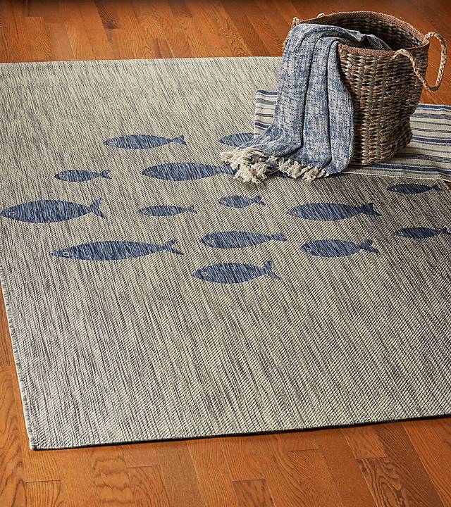 Engleto Gray/Navy 5' x 7' Indoor/Outdoor Rug - Thumbnail - Image 3