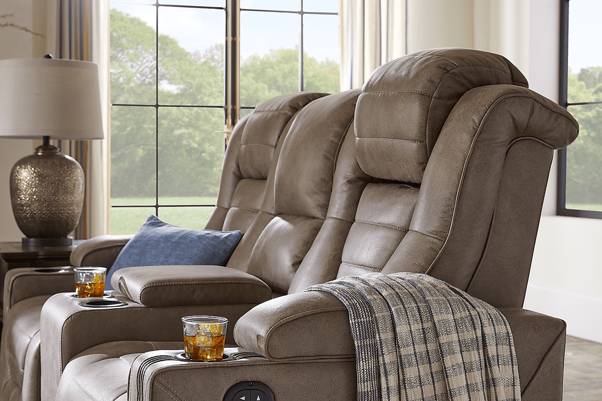 Chief Taupe 7 Pc Dual Power Reclining Living Room - Image 20