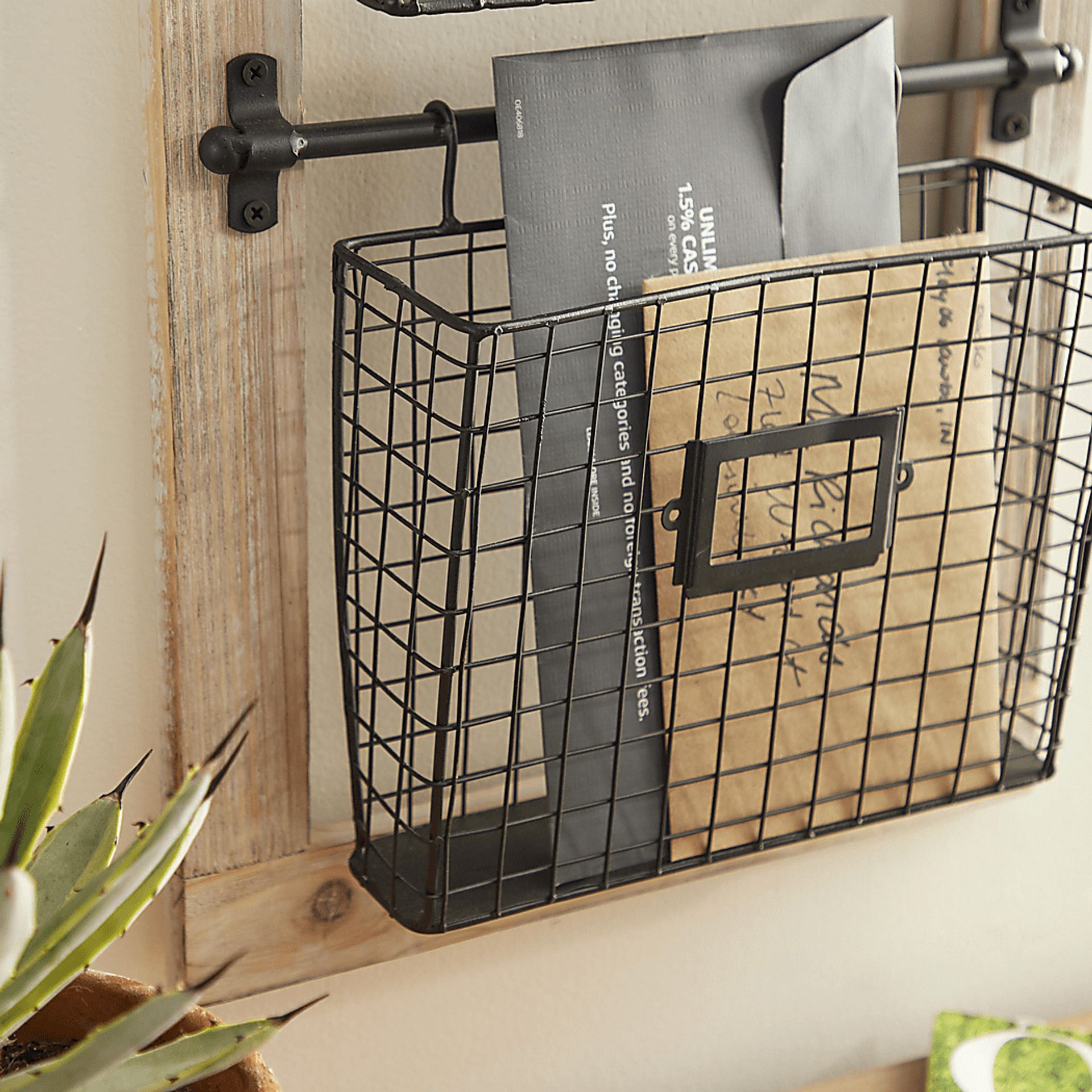 Esul Black Magazine Rack - Image 4