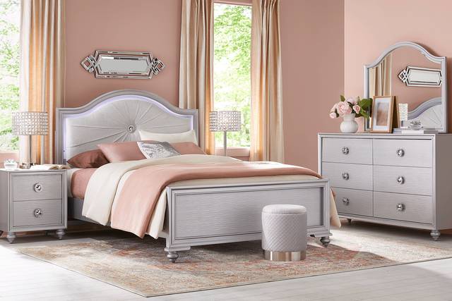 Evangeline Silver 7 Pc King Panel Bedroom - Thumbnail - Image 1