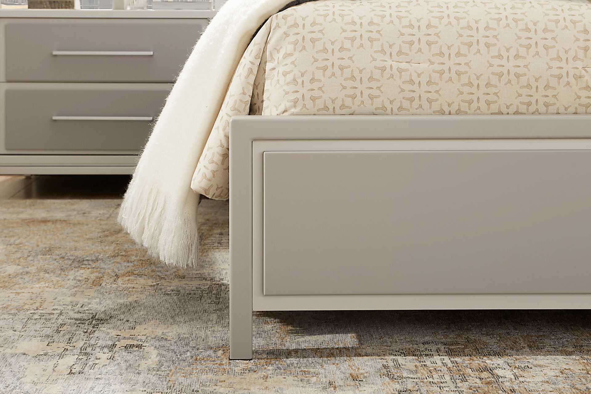 Everdream Gray 5 Pc Queen Panel Bedroom - Image 4