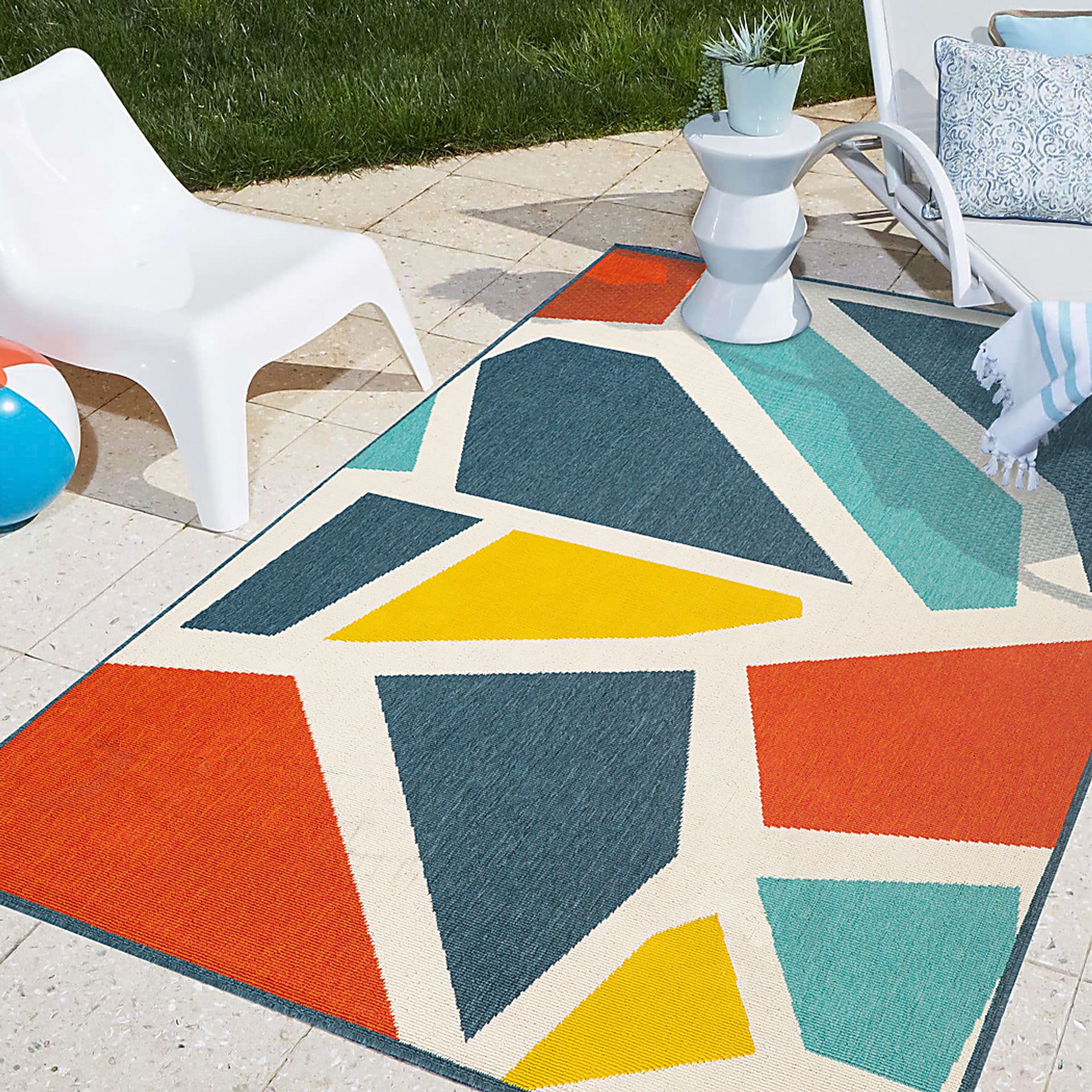 Evette Rios Karlisle Multi 5' x 7' Indoor/Outdoor Rug - Image 2