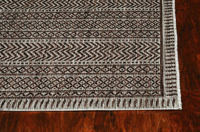 Exsomin Brown 5'3 x 7'7 Indoor/Outdoor Rug - Thumbnail - Image 6