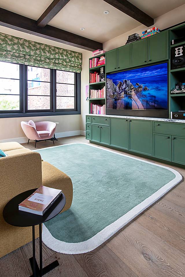 Fabian Green 8' x 10' Rug - Thumbnail - Image 4