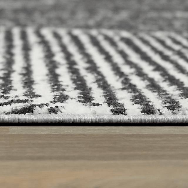 Faippen Gray/White 5'3 x 7' Rug - Thumbnail - Image 3