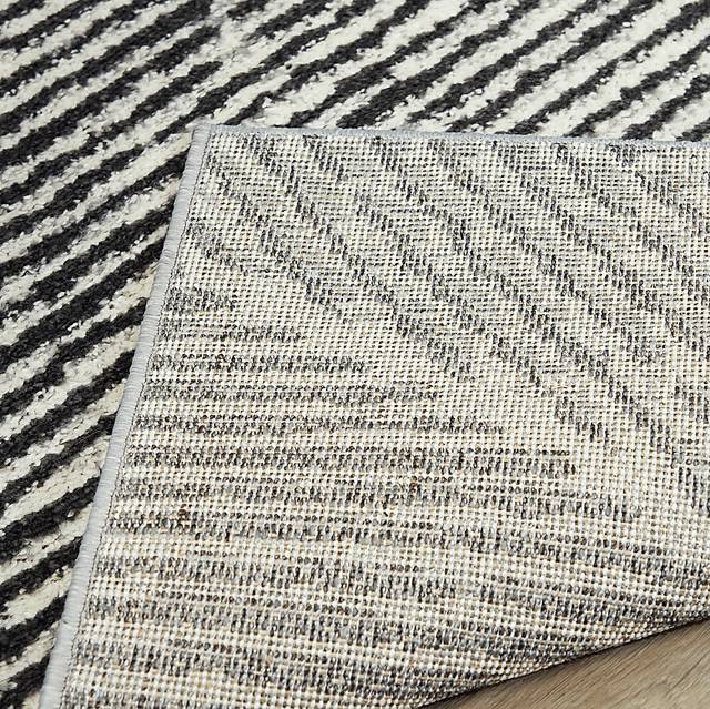 Faippen Gray/White 5'3 x 7' Rug - Thumbnail - Image 4