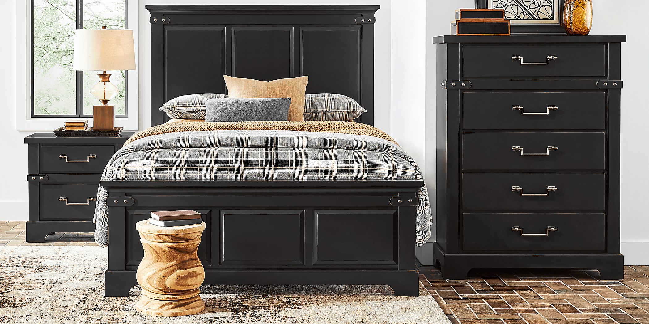 https://assets.roomstogo.com/product/fairhaven-black-5-pc-king-panel-bedroom_3201870P_image-room?cache-id=f0354146a0e20804b944d2f98a9bcefb
