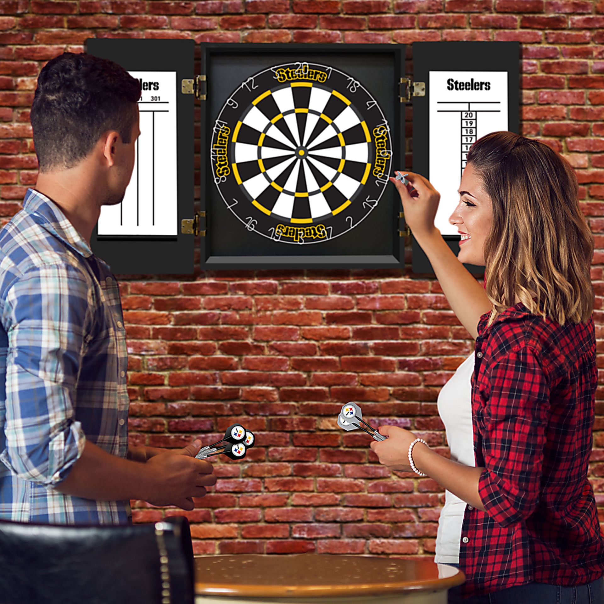 Pittsburgh Steelers Black Dartboard Set - Image 8