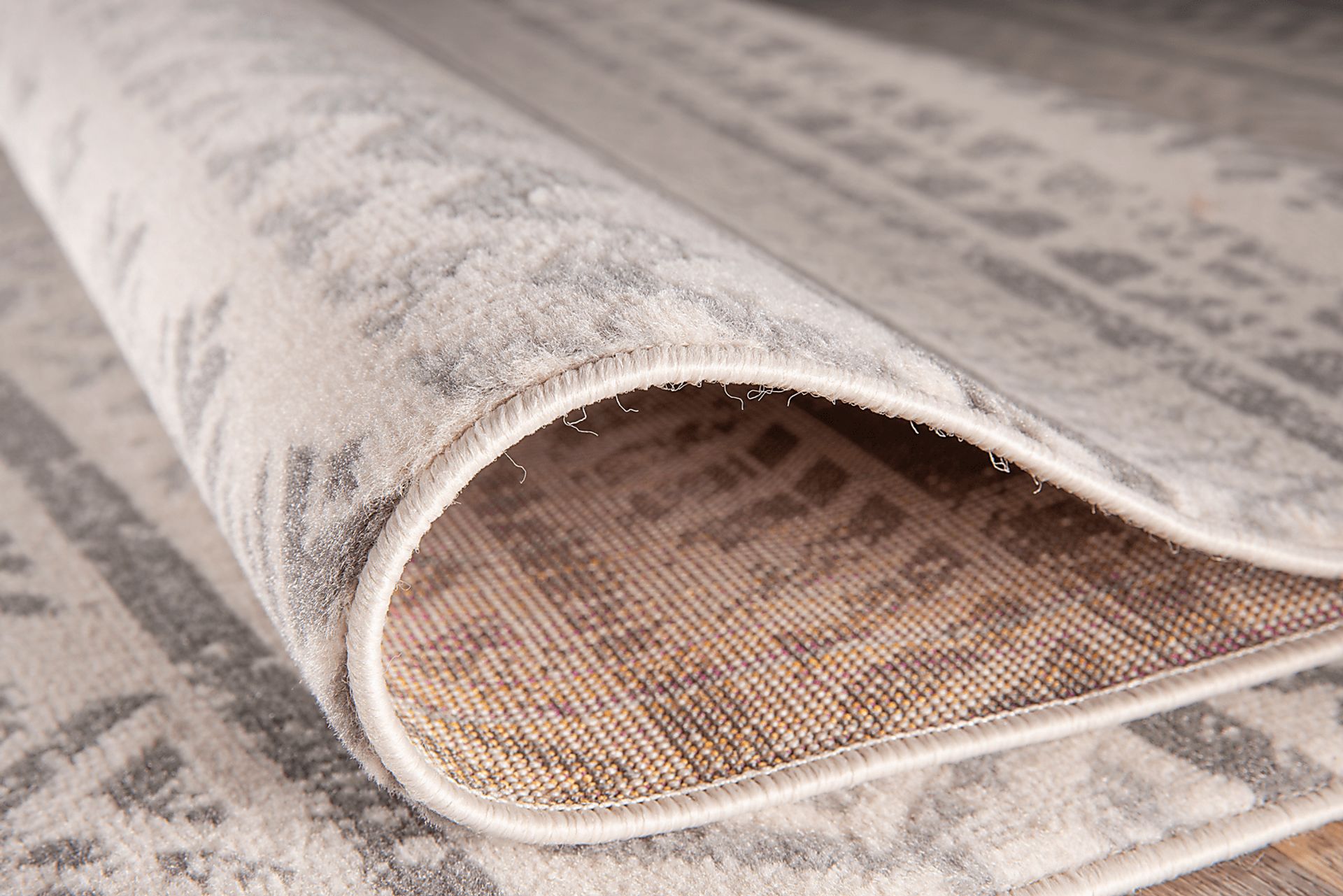 Farid Gray 5' x 7' Rug - Image 3