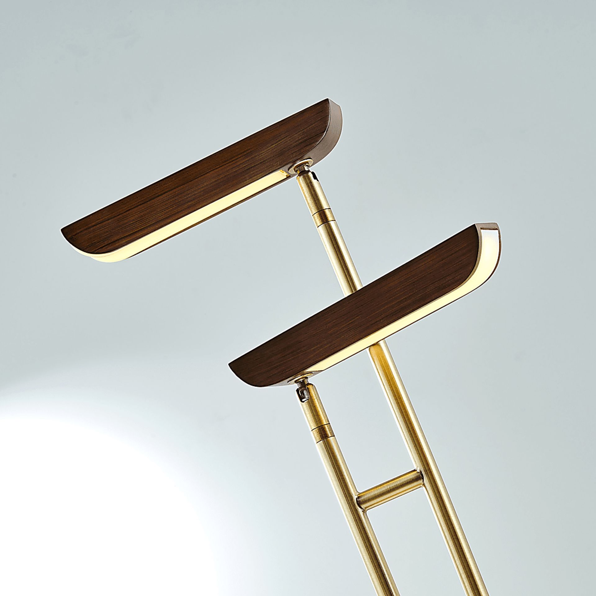 Norwalk Gate Brass Lamp - Image 3