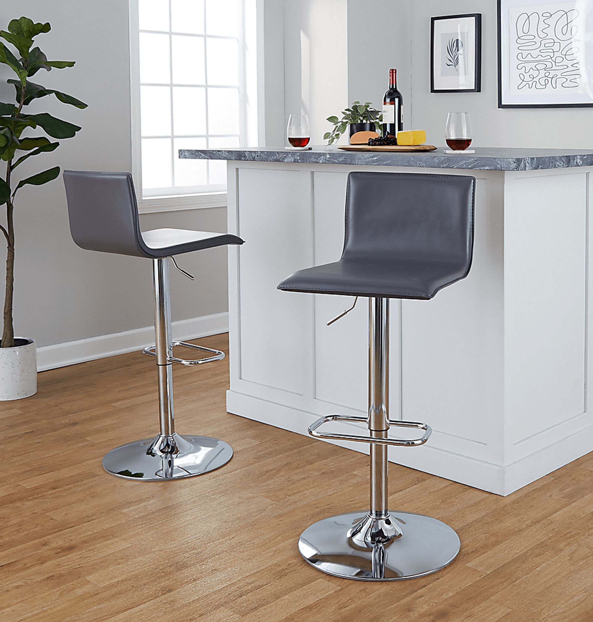 Fassitt III Gray Adjustable Swivel Barstool, Set of 2 - Image 3