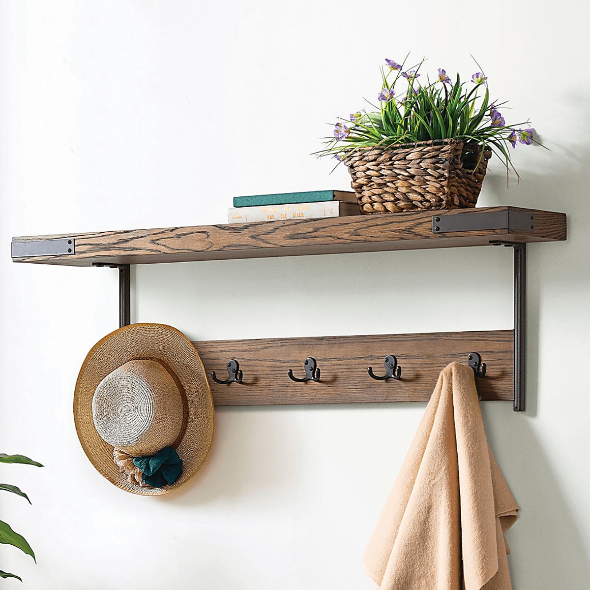 Felbridge Brown Coat Hook And Bench | Rooms to Go