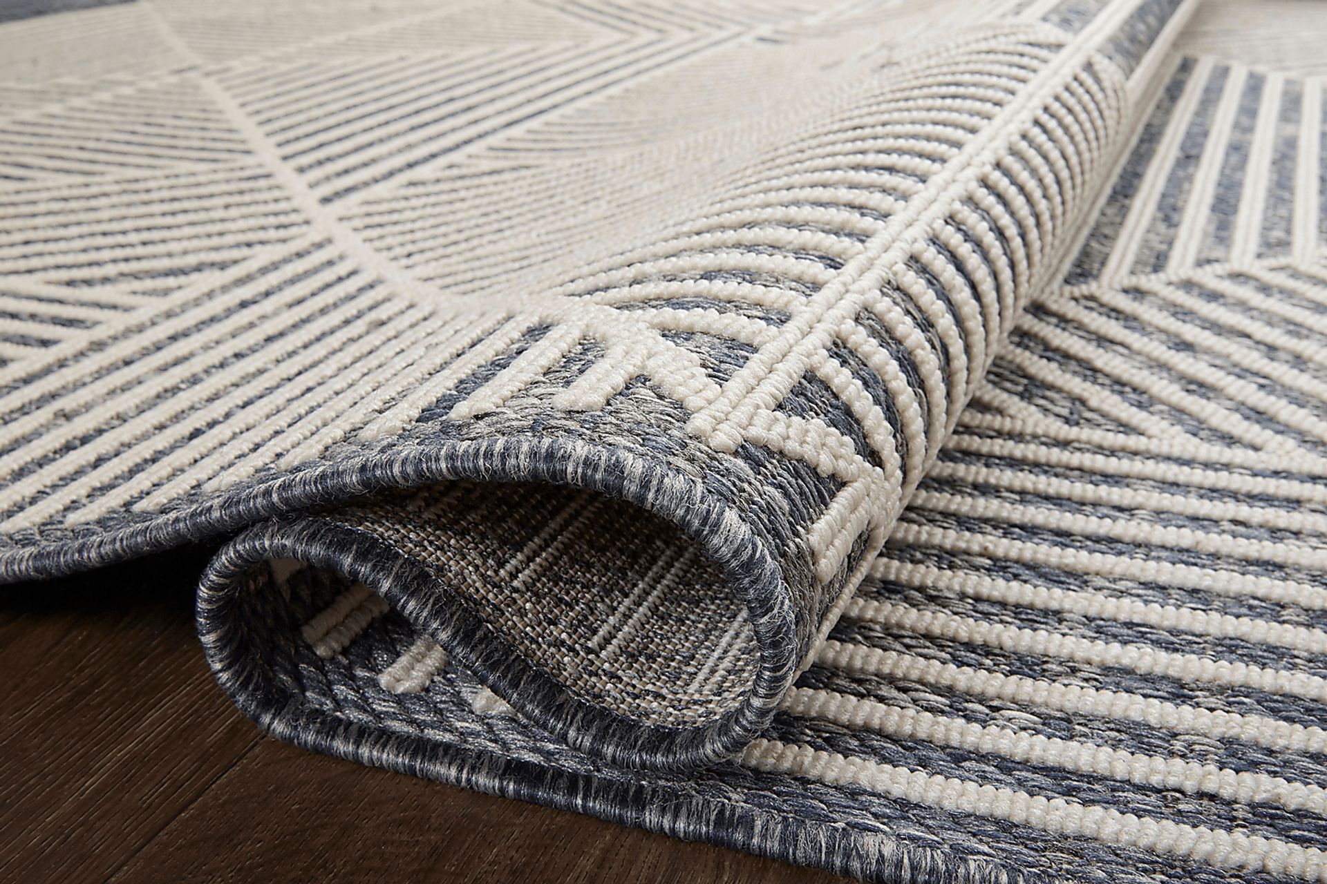 Fieldstone Denim 5'3 x 7'7 Indoor/Outdoor Rug - Image 4