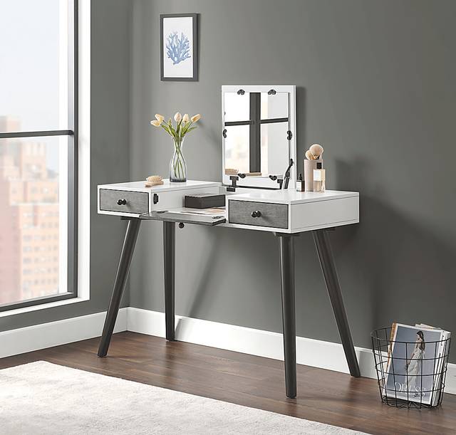 Finkbines White Vanity - Thumbnail - Image 6