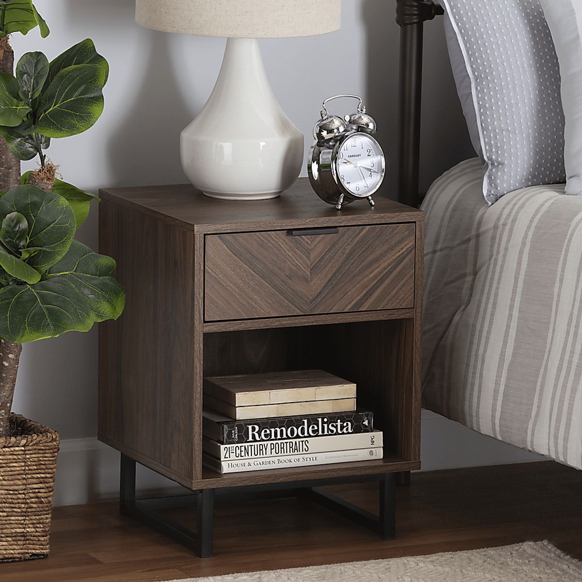 Flemarski Dark Brown End Table | Rooms to Go
