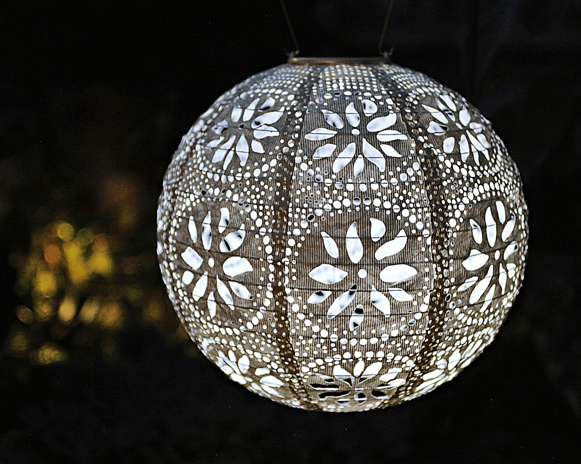 Floral Medallion Pearl Outdoor Solar Lantern - Image 4