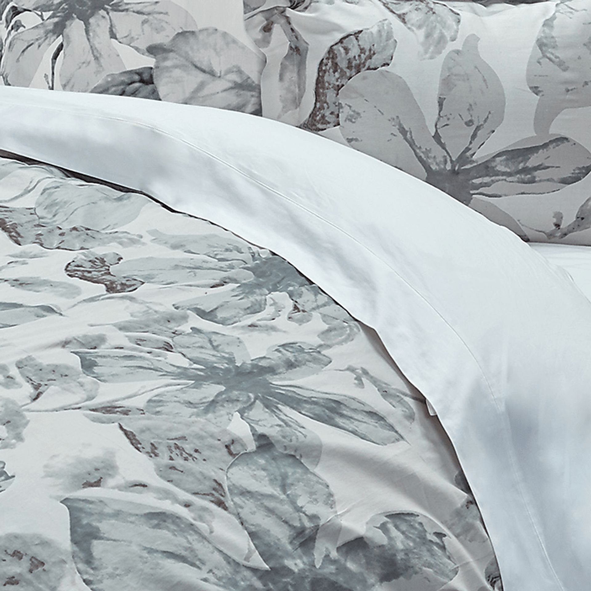 Florita Ivory 3 Pc King Comforter Set - Image 3