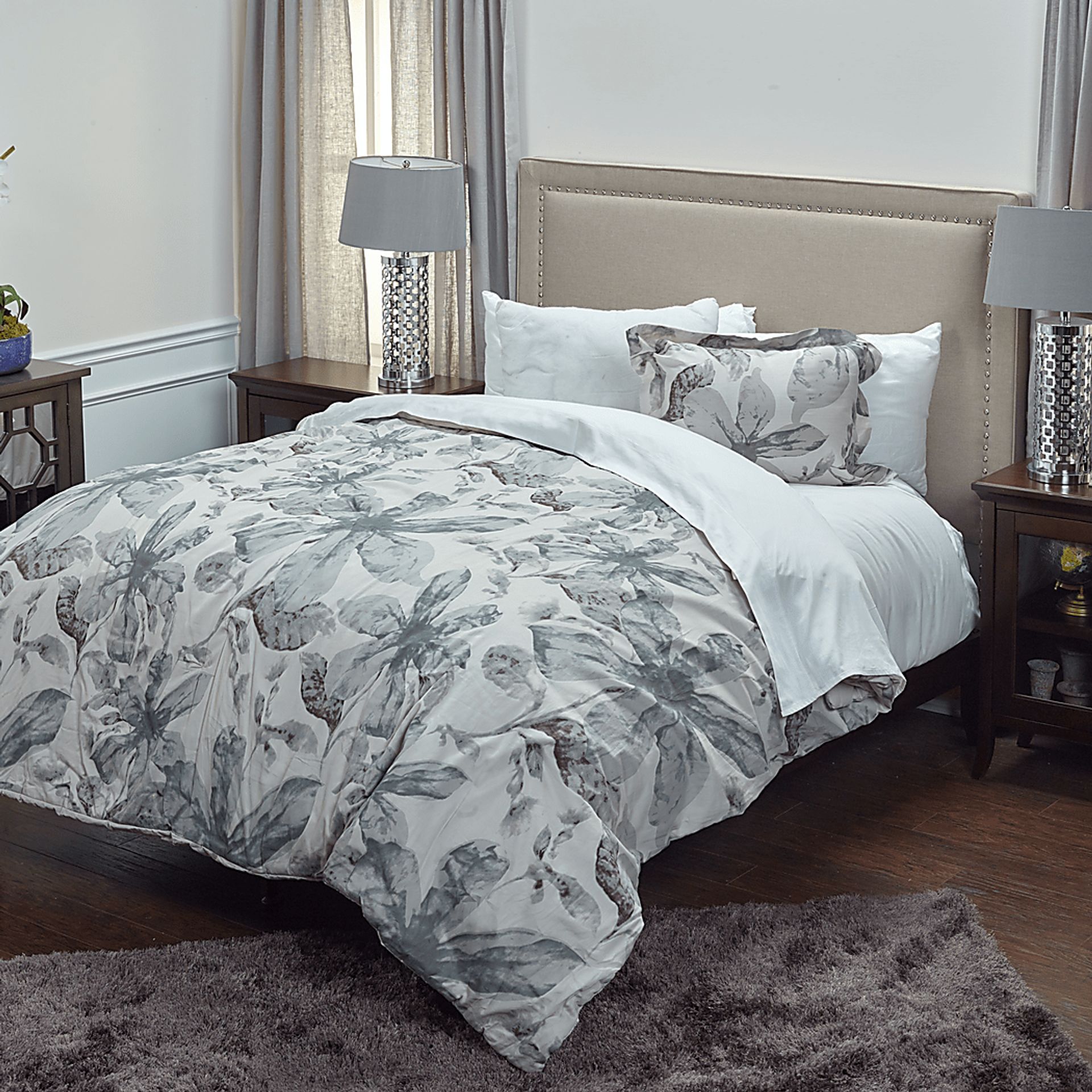 Florita Ivory 3 Pc Queen Comforter Set - Image 1