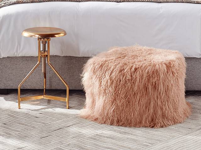 Fluffy Square Pink Pouf - Thumbnail - Image 2