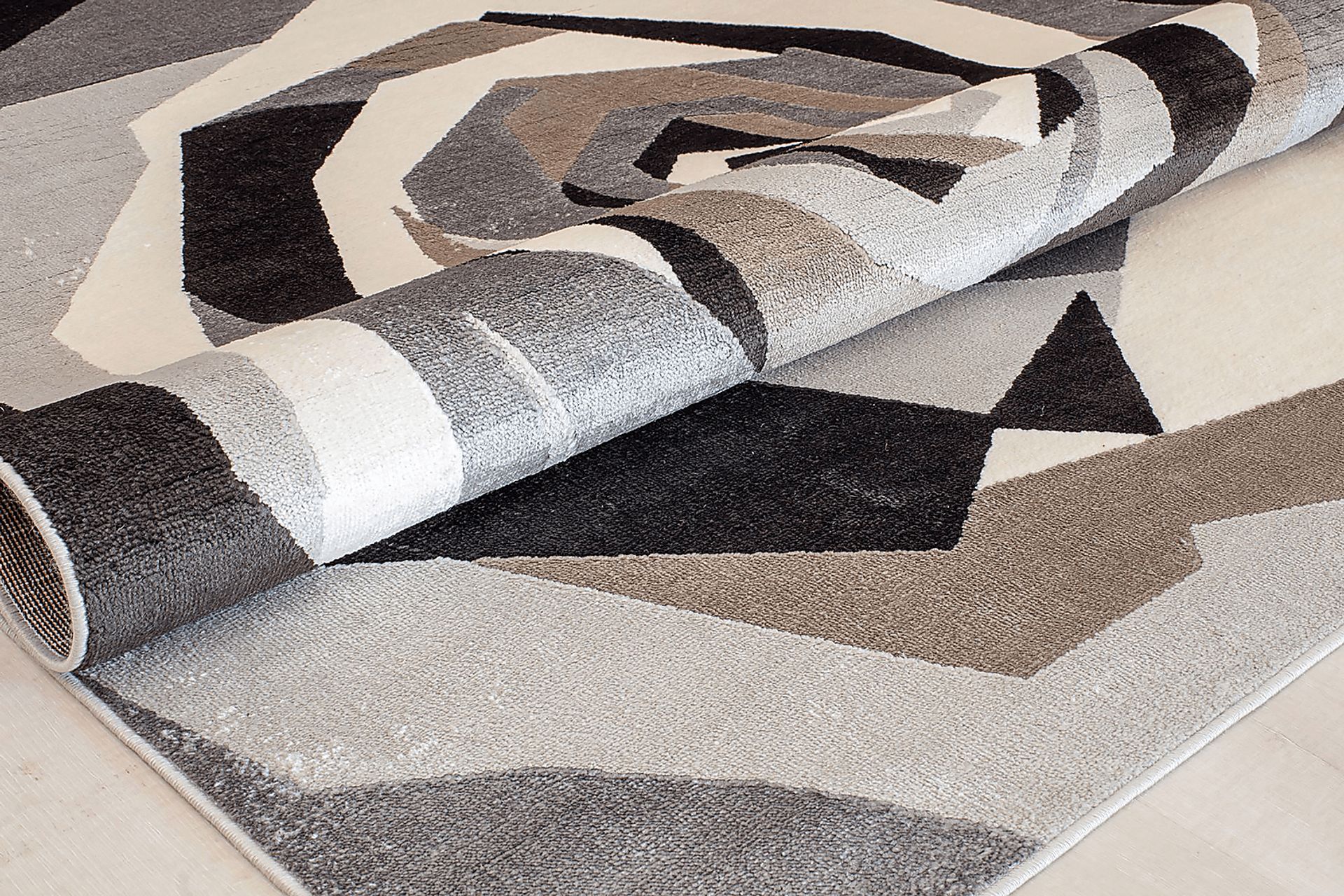 Fodali Black 5' x 7' Rug - Image 3