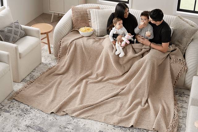 Freddie Beige Large Throw Blanket - Thumbnail - Image 5