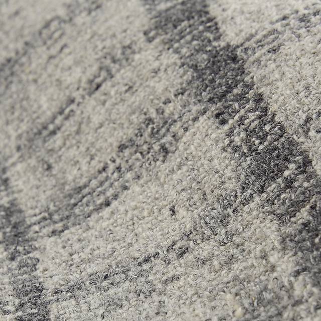 Freyan Gray 5' x 7' Rug - Thumbnail - Image 2