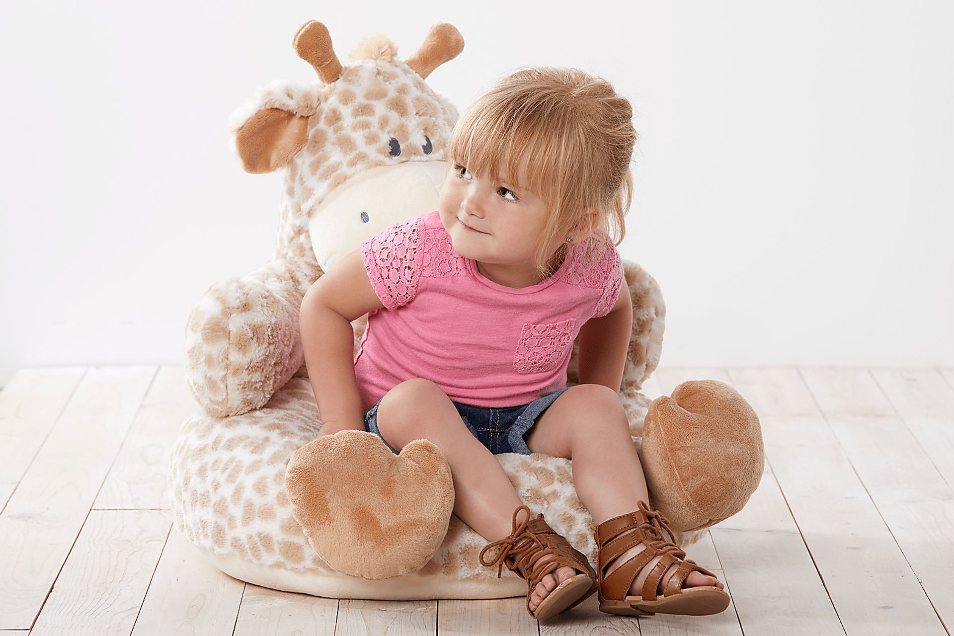 Gabby Giraffe Tan Toddler Chair - Image 2