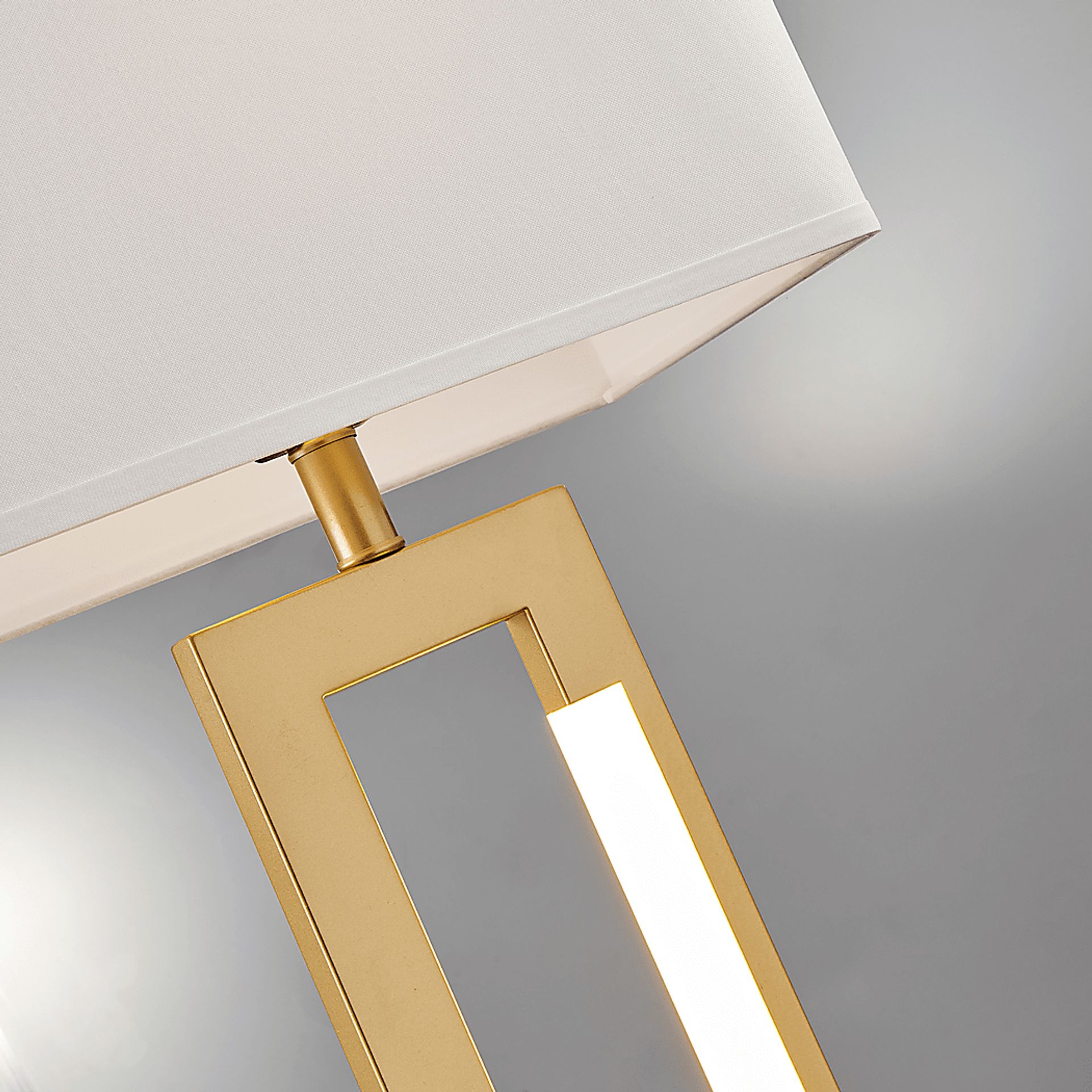 Gables Creek Gold Lamp - Image 3