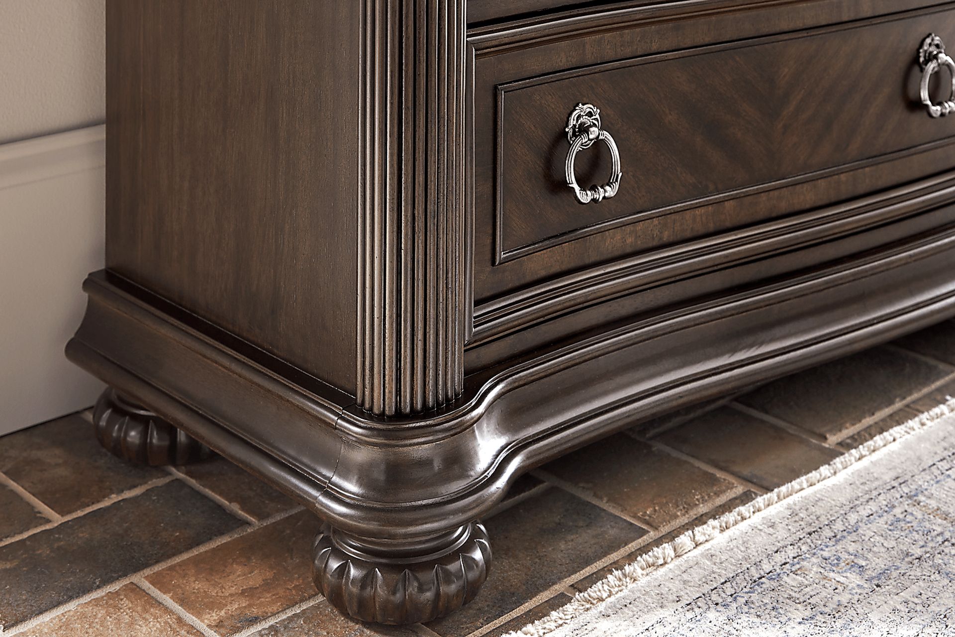 Gallagher Avenue Brown 5 Pc King Bedroom - Image 6