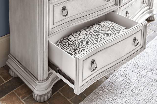 Gallagher Avenue White 5 Pc Queen Panel Bedroom - Thumbnail - Image 8
