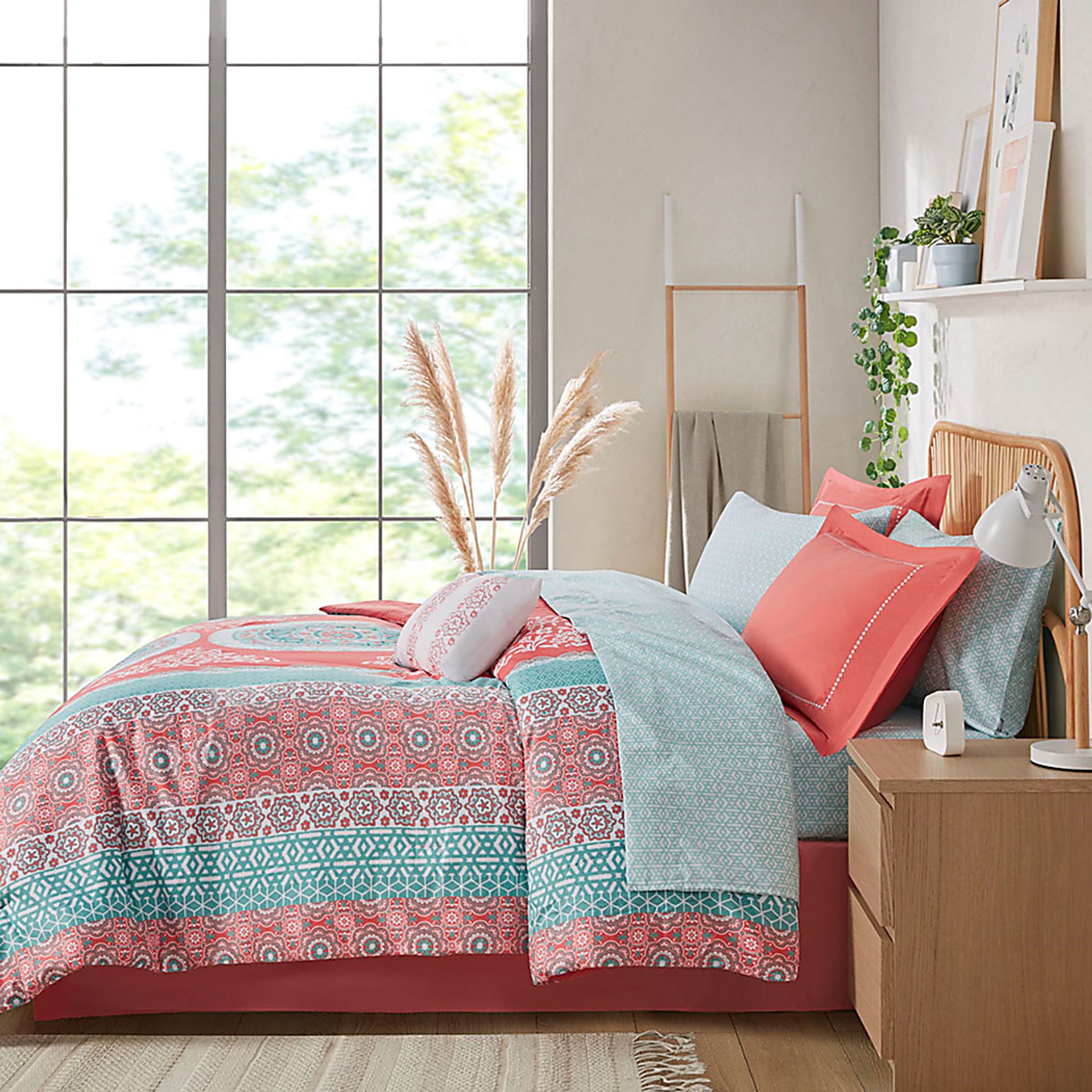 Gallaudet Red Full Comforter Set - Image 13