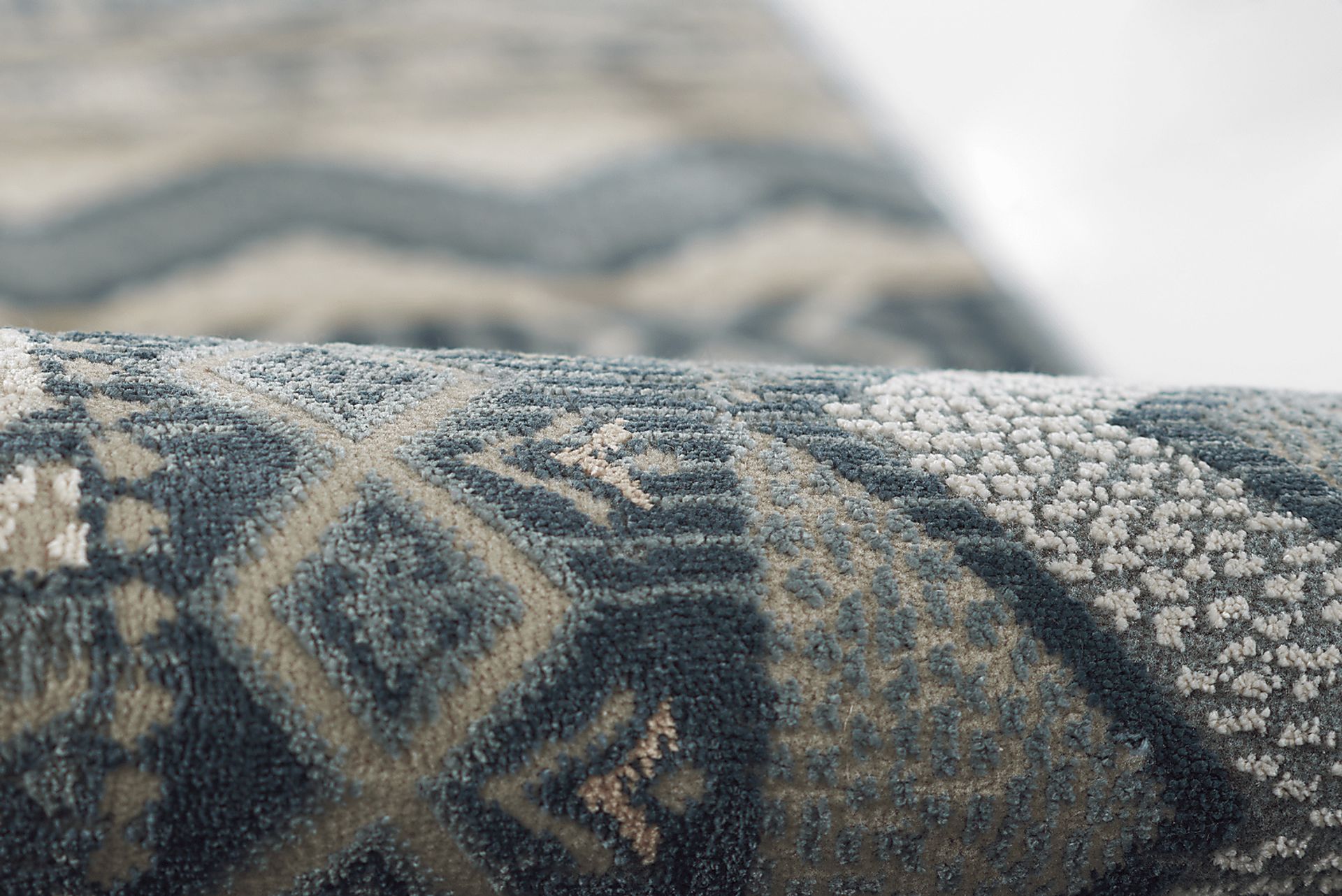 Garreth Navy 5'1 x 7'7 Rug - Image 4