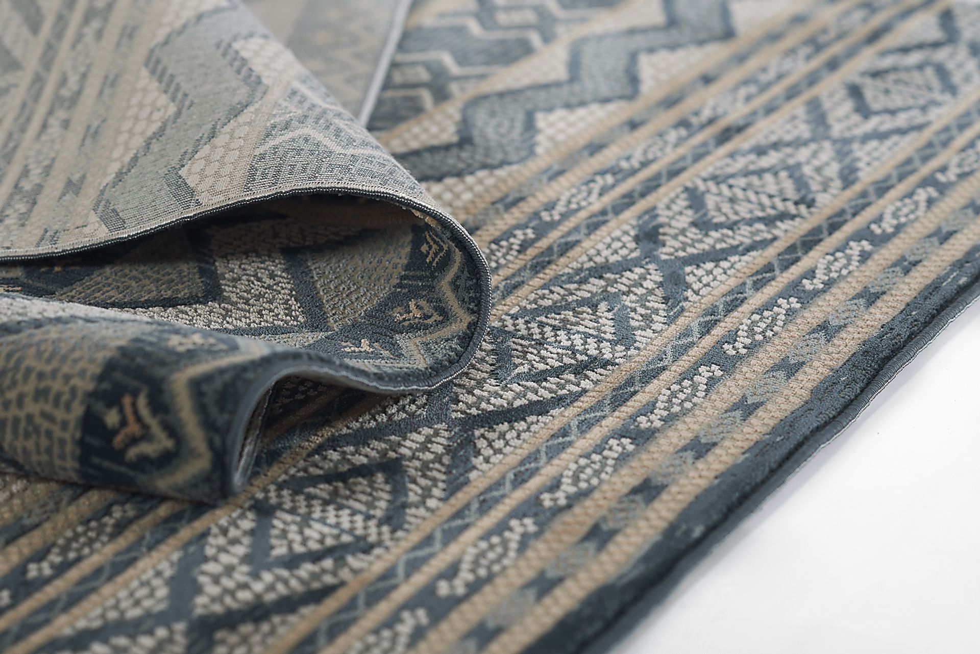 Garreth Navy 5'1 x 7'7 Rug - Image 7