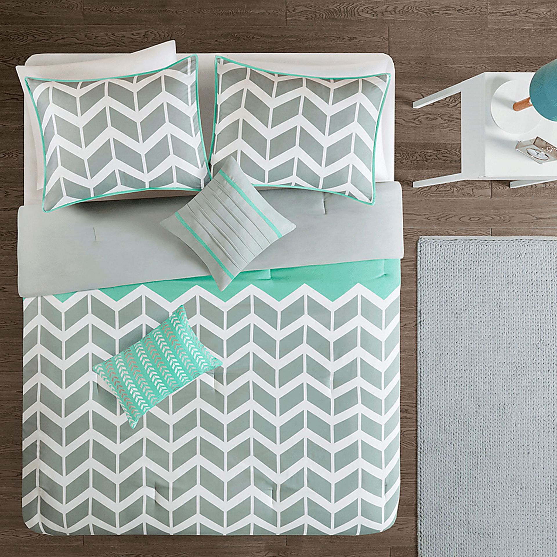 Geany Blue King Comforter Set - Image 8