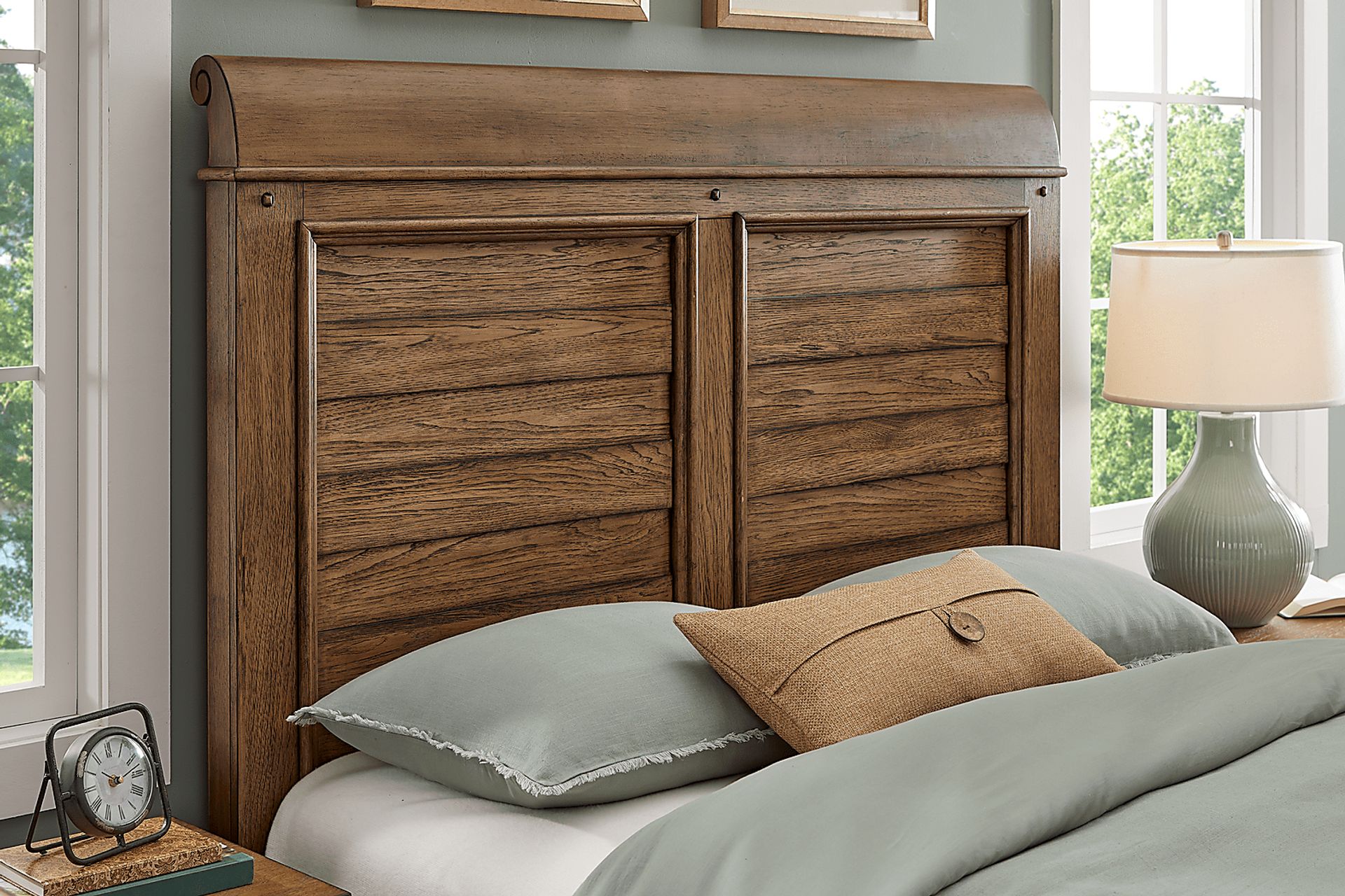 Gillon Ferry Brown 5 Pc Queen Panel Bedroom - Image 3