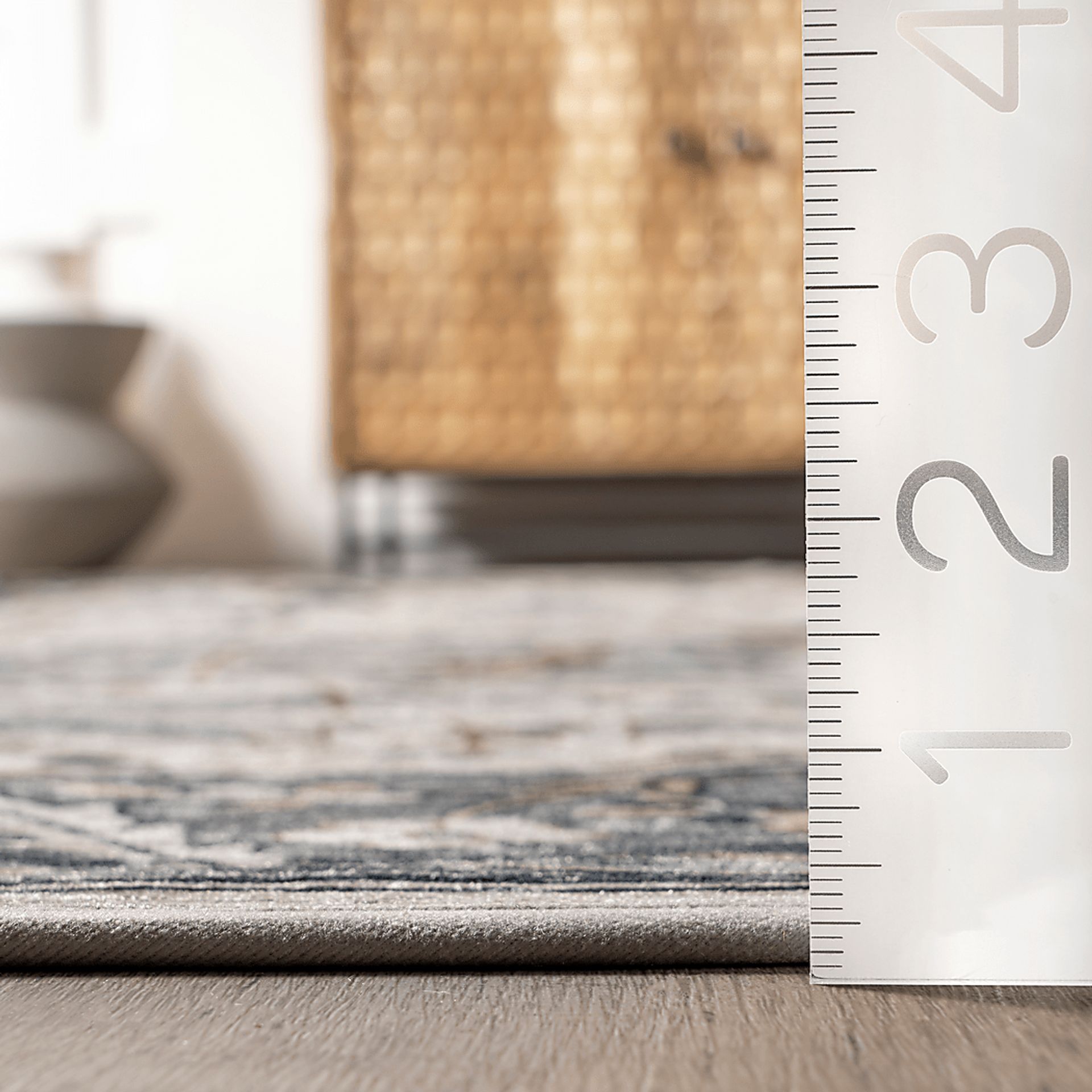 Gizane Gray 4' x 6' Rug - Image 5
