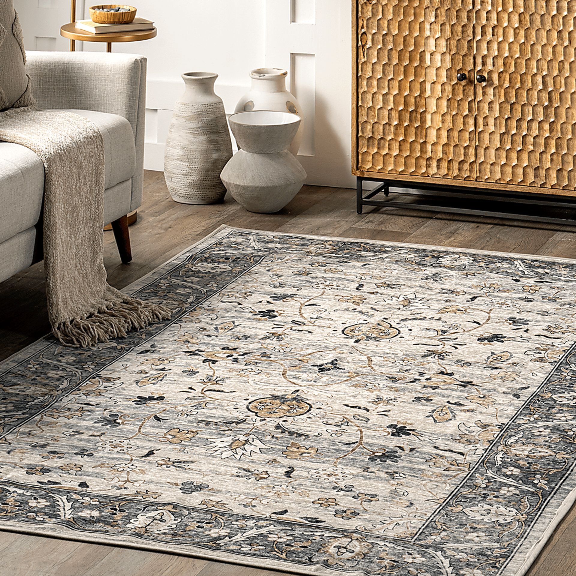 Gizane Gray 4' x 6' Rug - Image 4